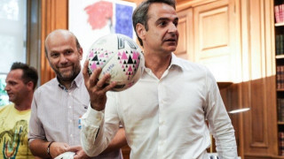 Στην Ισπανία για να δει τον Μέσι ο Κυριάκος Μητσοτάκης (pics)