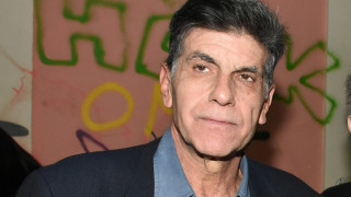 Ο Γιάννης Μπέζος «καρφώνει» το Καφέ της Χαράς