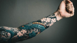 E.E: «Απαγόρευση» των τατουάζ μπλε και πράσινου χρώματος!