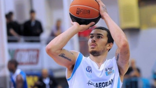 Σκόραρε από τη σέντρα ο Μάικ Τζέιμς (VIDEO)