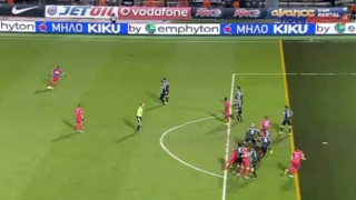 Προσπάθεια να εξηγήσει τη... γραμμή του οφσάιντ στην Τούμπα!