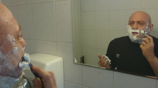 Ραπτόπουλος με τρέλα: Ξυρίζεται και σχολιάζει το ΠΑΣ-ΠΑΟΚ! 