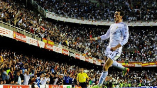 Μπέιλ όπως λέμε Μπόλτ!