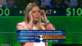 Ξανθιά δίνει την πιο... άκυρη απάντηση και χάνει από την πρώτη ερώτηση! (video)