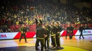 «Σκοτώστε τους Σέρβους» φώναζαν Αλβανοί οπαδοί! (video)