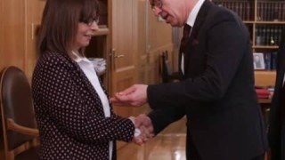 Το ασπρόμαυρο δώρο του Αβδελά στην Σακελλαροπούλου