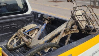 Ντροπή! Πατίνια, καρότσια, ποδήλατα στον πάτο του Θερμαϊκού