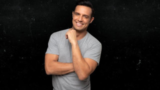 Έξαλλος ο Τρύφωνας Σαμαράς με τη φάρσα του Πούμπουρα