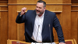 Χαμός με το σκίσιμο της τουρκικής σημαίας από τον Λαγό