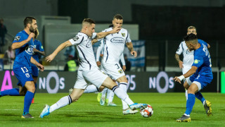 LIRA 100: Με το... μυαλό  αλλού η Φαμαλικάο