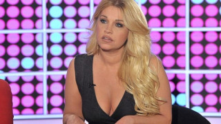 Ποσό-μαμούθ ζήτησε η Σαμπρίνα για γυμνή φωτογράφιση