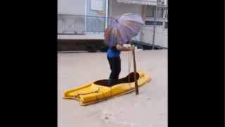 Πλημμύρισε η Ρόδος και βγήκε ο... κόσμος με κανό