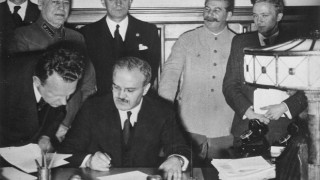 Ποιος ήταν ο Μολότοφ και γιατί πήρε το όνομά του η αυτοσχέδια βόμβα