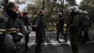 Λέσβος: Πολίτες με όπλα εναντίον αστυνομικών!