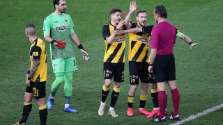 Δεν αρχίζει το δεύτερο ημίχρονο, επίθεση στους διαιτητές!