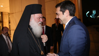 Ιερώνυμος σε Τσίπρα: «Αναστολή των θρησκευτικών τελετών»
