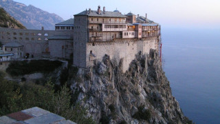 Κλειστό από αύριο για τους επισκέπτες το Άγιο Όρος