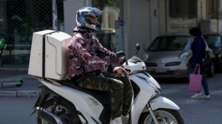 Κορωνοϊός: Πρώην δημοσιογράφος, νυν ντελιβεράς περιγράφει την κατάσταση