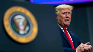 Αντίδραση επιδημιολόγου την ώρα που μιλάει ο Τραμπ με «γλέντι» στο Twitter