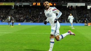 Νίκησε και έμεινε στην κορυφή η Λυών