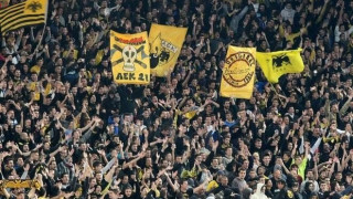 Παρέμβαση οπαδών της ΑΕΚ στην ομιλία Τσίπρα στην Καλαμάτα