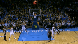 Απίστευτο καλάθι από τον Τρέβορ Μπούκερ των Τζαζ (VIDEO)