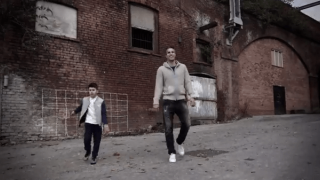 Φαν Πέρσι: Το μήλο κάτω απ’ τη μηλιά! (videos)