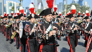 Συγκινητικό: Ιταλοί carabineri  παιανίζουν τον ελληνικό εθνικό ύμνο!