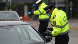 Oδηγός επιτέθηκε με κλωτσιές σε αστυνομικούς για να αποφύγει τον έλεγχο