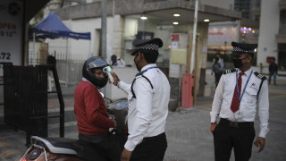 Ινδία: «Βούρδουλας» σε όσους σπάνε την καραντίνα για τον κορωνοϊό