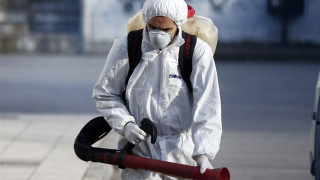 Κορωνοϊός: Γιατί πρέπει να αφήνεις τα παπούτσια έξω από το σπίτι