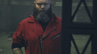 Ο «Ελσίνκι» από το La Casa de Papel στη μάχη κατά του κορωνοϊού