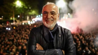 Η «σαμπανόφουσκα» έσκασε και οι μπουνταλάδες ξεβρακώθηκαν