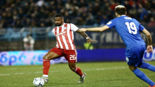 Διακριτικές ματιές Άρη σε Καφού