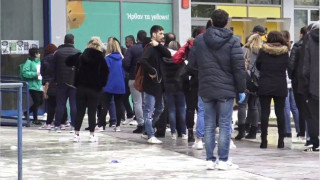 Λάρισα: Συνωστισμός σε εφορία και τράπεζα, τσακωμοί και παρέμβαση της ΕΛ.ΑΣ.