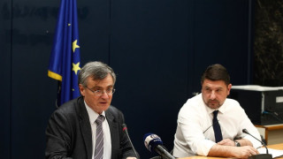 Αποθεώνει Τσιόδρα και Χαρδαλιά το γαλλικό πρακτορείο