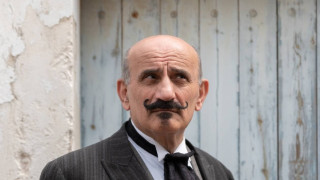 Μιμείται τον Σπύρο Παπαδόπουλο ο... Πόντιος Τάκης Βαμβακίδης