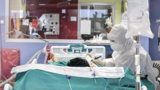 Γιατί βάζουν τους ασθενείς με κορωνοϊό μπρούμυτα στα κρεβάτια