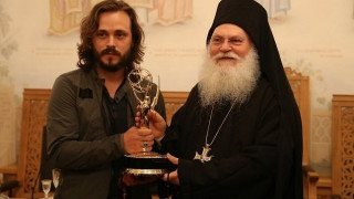 Ηθοποιός του Χόλιγουντ με ράσα στο Άγιο Όρος