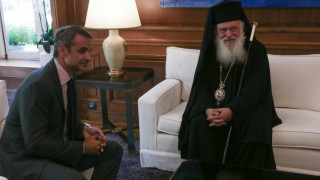 Μητσοτάκης σε Ιερώνυμο: Ευχαριστούμε την Εκκλησία για τη βοήθεια
