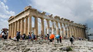 Κορωνοϊός: Η ύφεση θα χτυπήσει σοβαρά την Ελλάδα λόγω τουρισμού