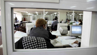 Άρση μέτρων: Τι γίνεται με τηλεργασία, άδειες και συναλλαγές