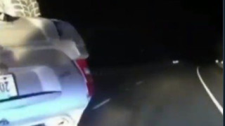 Σαν από ταινία: Περιπολικό ανατρέπει αυτοκίνητο υπόπτου!