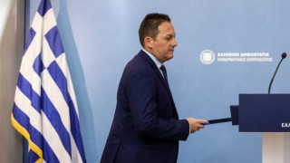 Πέτσας για συναθροίσεις: «Όποιος συμμετέχει, παραβιάζει τον νόμο»