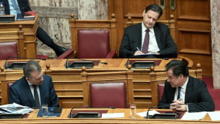 Πυρ ομαδόν κατά Βρούτση και κυβέρνησης για το φιάσκο με τα voucher