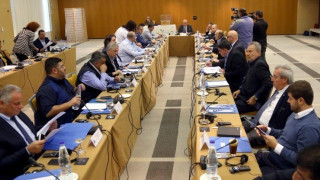 Οι περισσότεροι απ' τους 40, πιθανότατα, δεν θα τιμήσουν την υπογραφή τους