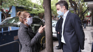 Ο Μητσοτάκης επιτήρησε τη λειτουργία καταστημάτων στην Αθήνα