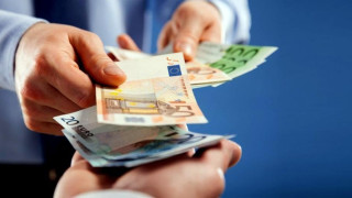 Εφορία: Εφαρμόζει πόθεν έσχες για δωρεές σε παιδιά και εγγόνια