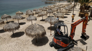 Άνοιγμα παραλιών: Προετοιμασίες σε Άλιμο και Βουλιαγμένη