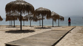 Στη Βουλή το πλαίσιο για τις ξαπλώστρες στις παραλίες